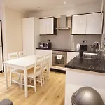 Evergreen Apartments, Flat 3, London