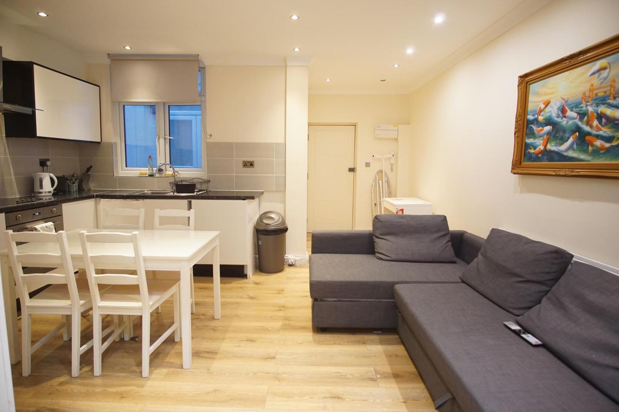 Evergreen Apartments, Flat 3, London