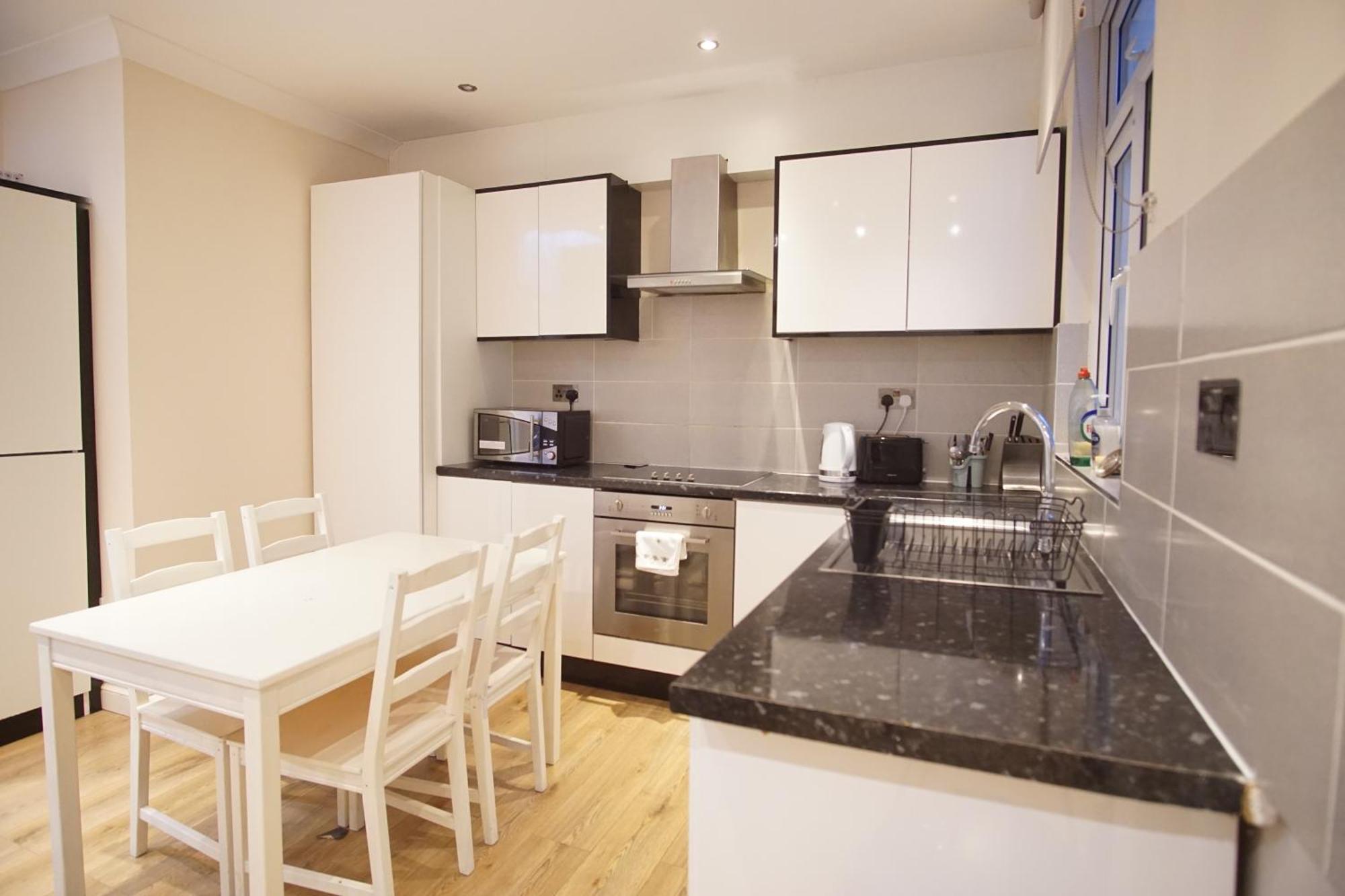 Evergreen Apartments, Flat 3, Apartment