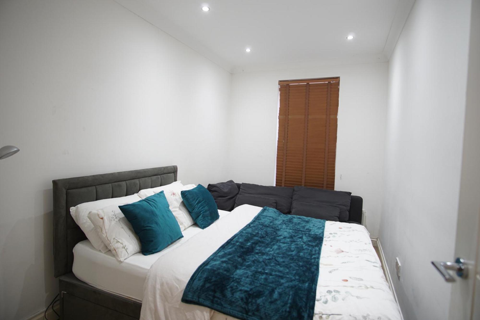 Evergreen Apartments, Flat 3, Apartment *