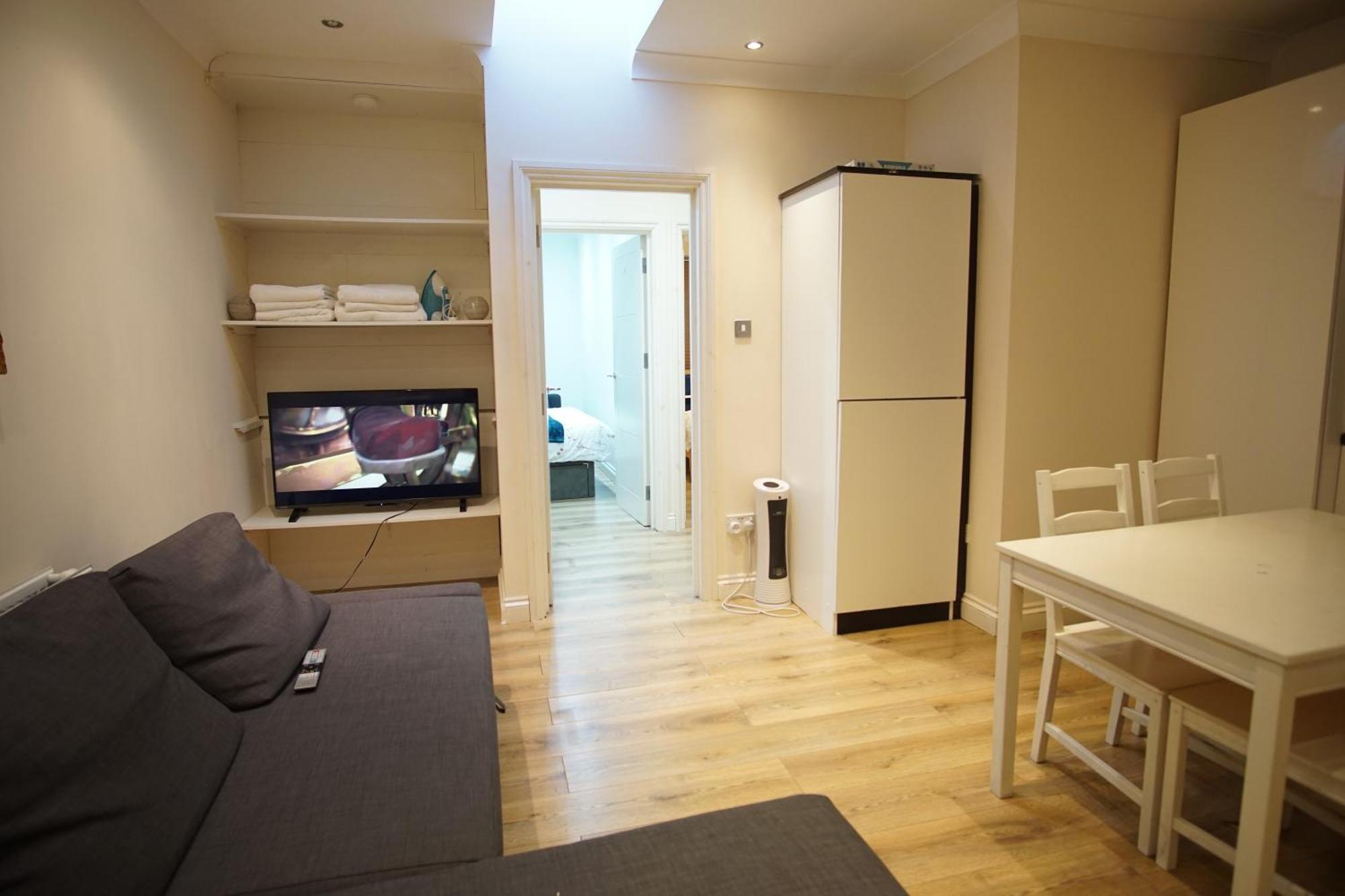 Evergreen Apartments, Flat 3, Apartment *