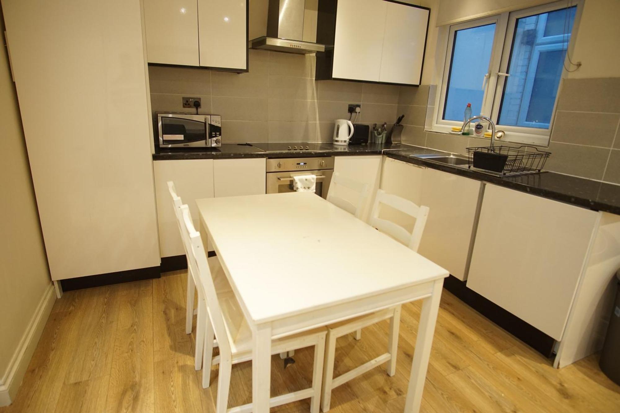 Evergreen Apartments, Flat 3, London