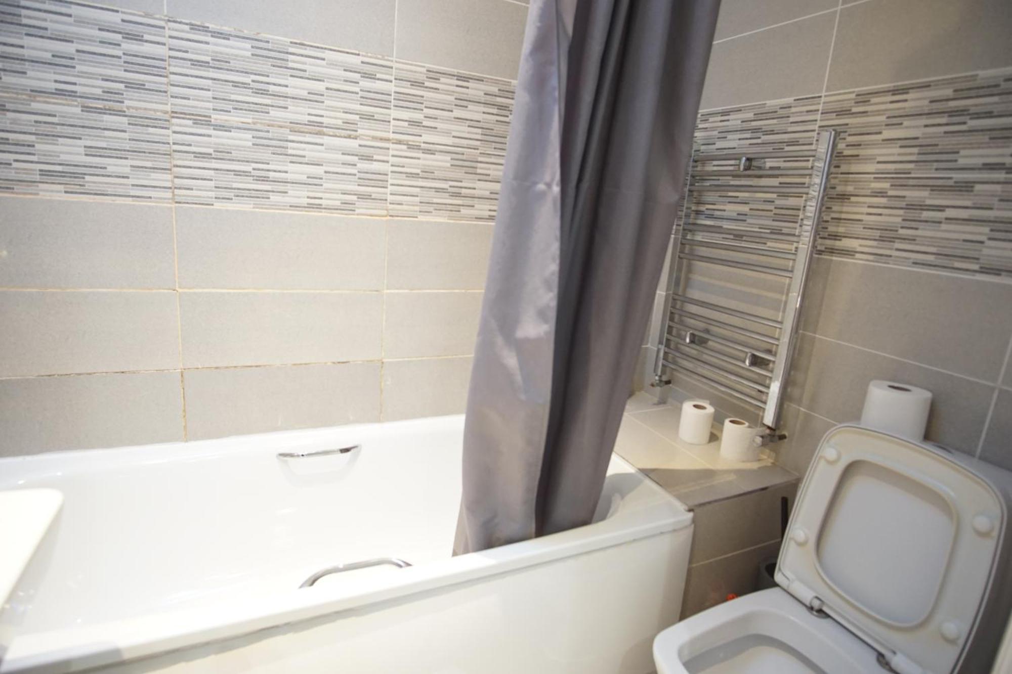 Evergreen Apartments, Flat 3, Apartment *