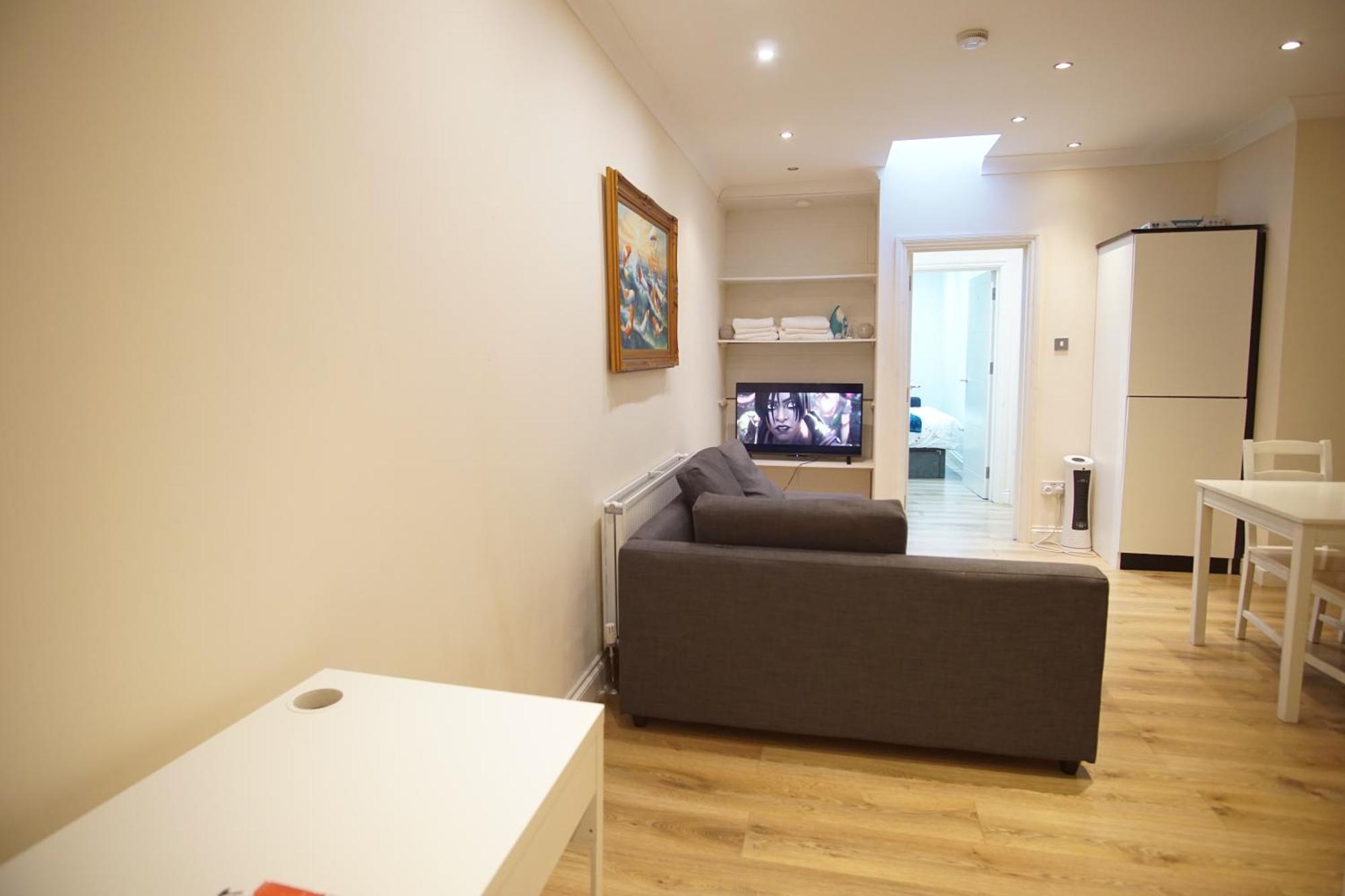 Apartment Evergreen Apartments, Flat 3, *