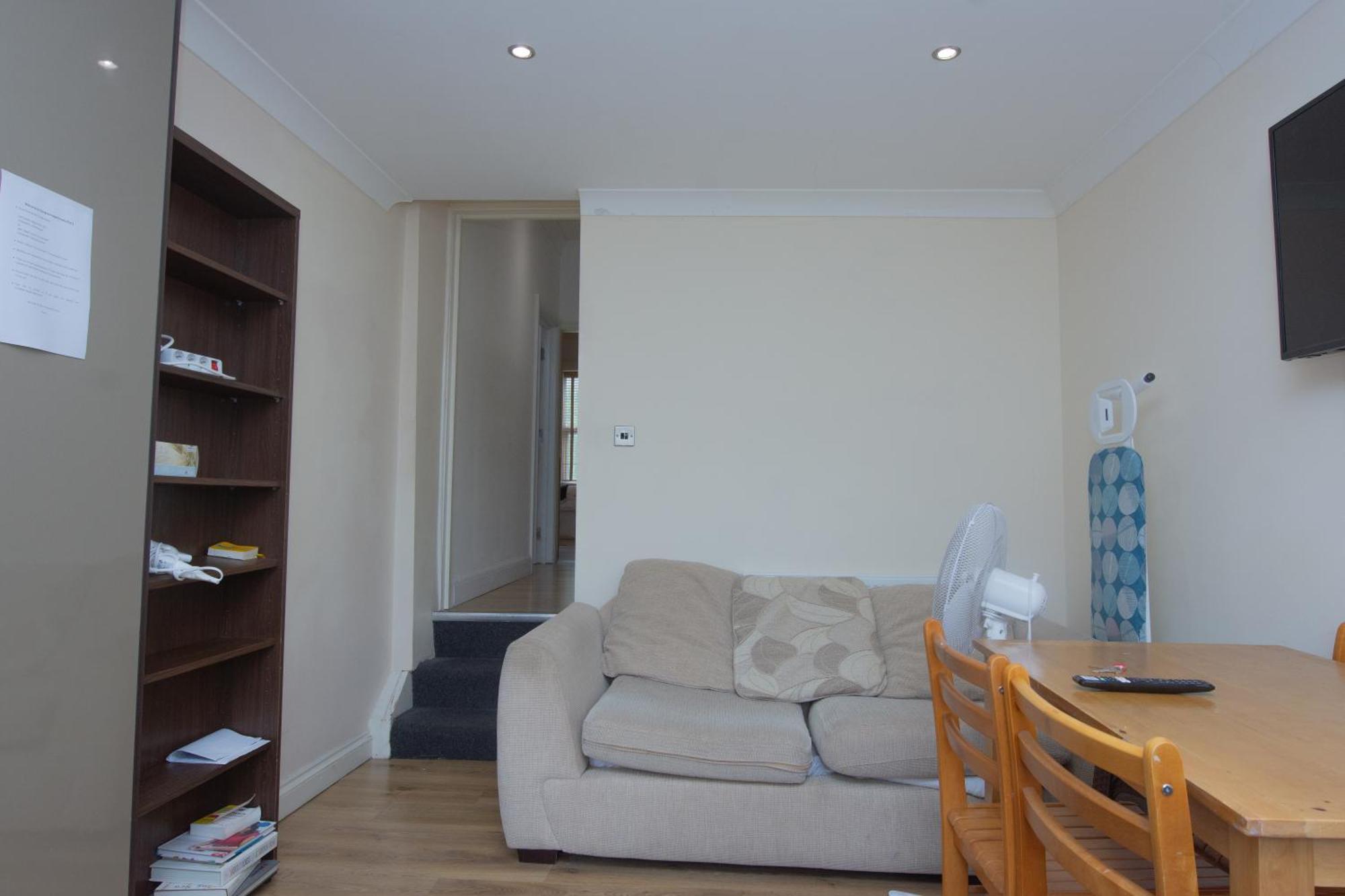 Evergreen Apartments, Flat 3, *