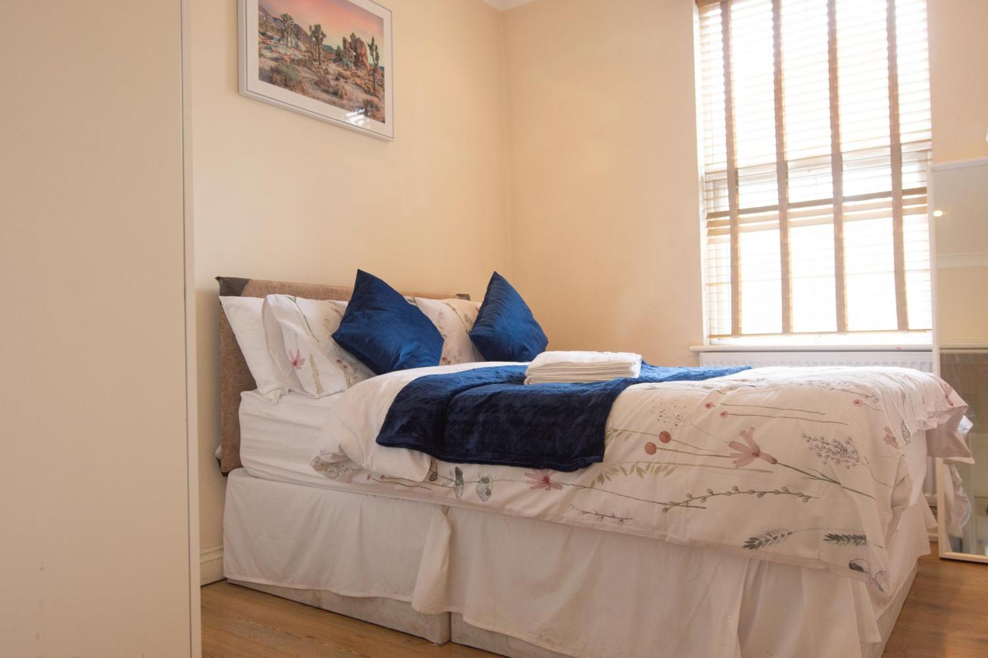 Evergreen Apartments, Flat 3, * Londen
